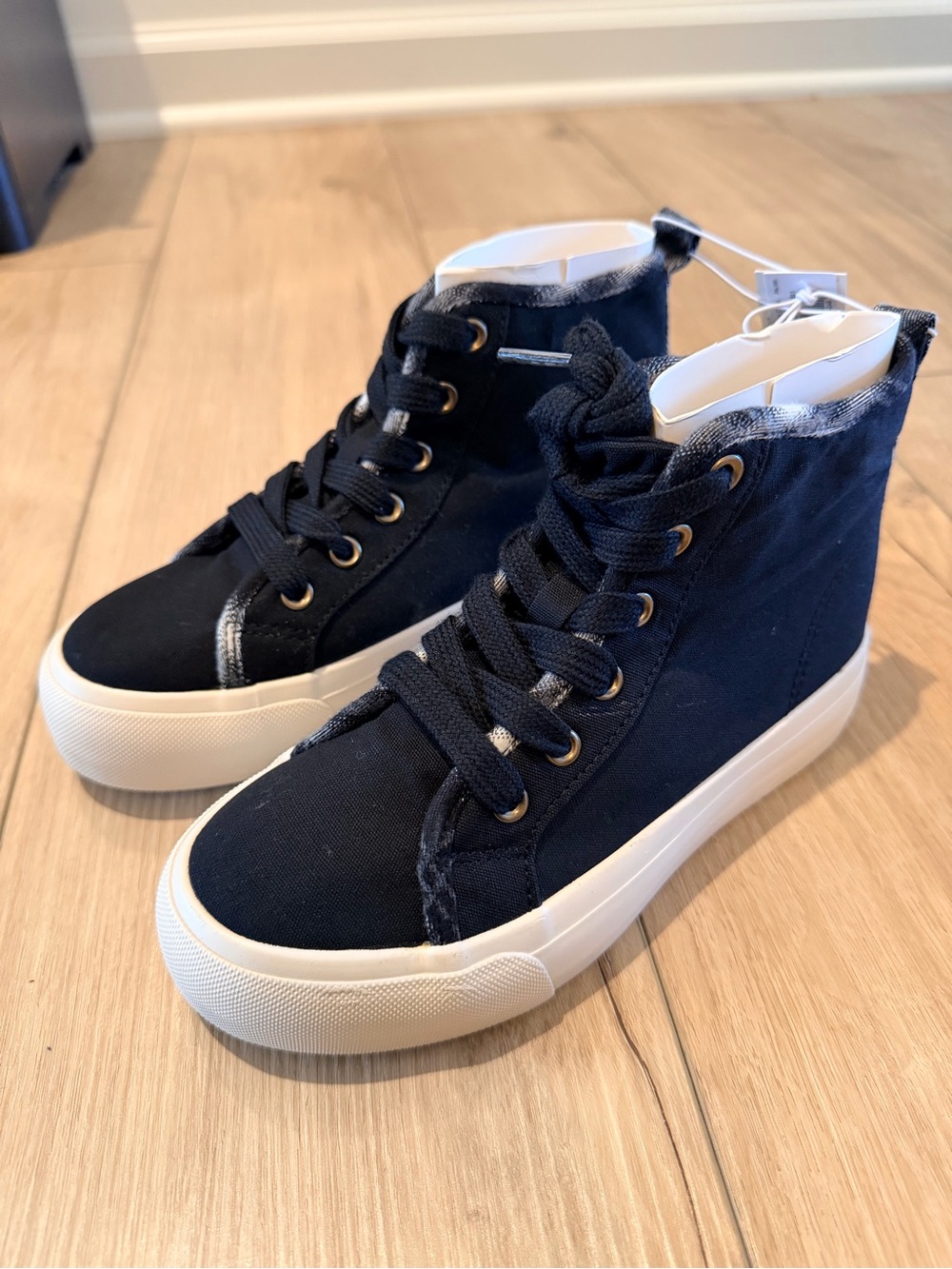 NWT Girls Old Navy Sneakers
